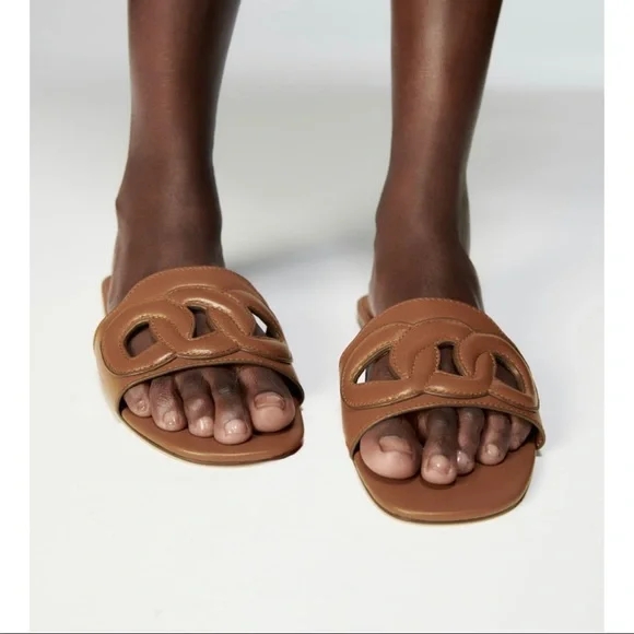 NWT Zara Raised Detail Leather Slides Size 6.5 - Picture 3 of 7